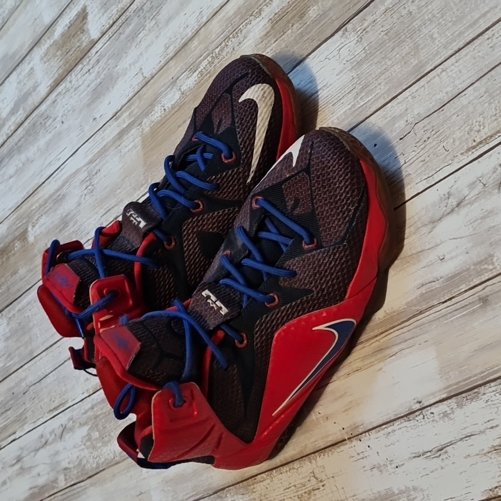 Lebron 12 superman